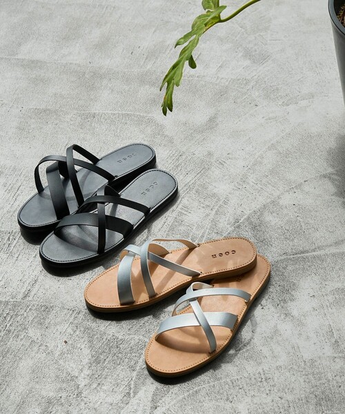 coen（コーエン）の「クロスストラップフラットサンダル（WEB限定サイズ）（サンダル・レディース・シルバー/ブラック・24.5cm/23.5cm/22.5cm）」の16枚目の写真