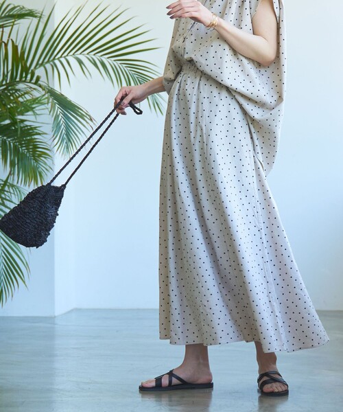 coen（コーエン）の「クロスストラップフラットサンダル（WEB限定サイズ）（サンダル・レディース・シルバー/ブラック・24.5cm/23.5cm/22.5cm）」の22枚目の写真