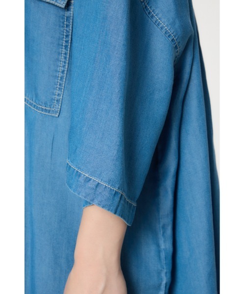 RODEO CROWNS WIDE BOWL(ロデオクラウンズワイドボウル)の「Supple DENIM LOOSE シャツ(シャツ/ブラウス・レディース・ブルー/ブラック・FREE)」の5枚目の写真