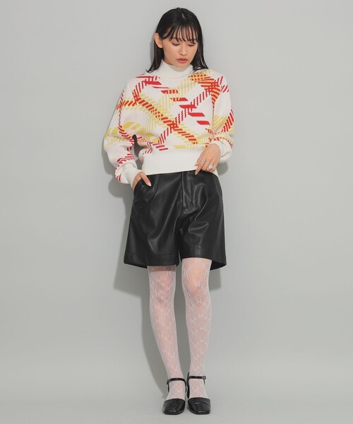 Ray BEAMS(レイビームス)の「ビッグ チェック ハイネック ニット(ニット/セーター・レディース・オフホワイト/ライトブルー・ONE SIZE)」の4枚目の写真