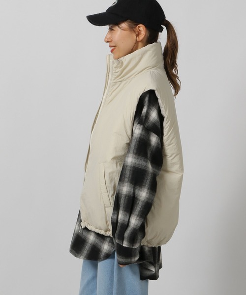 LAKOLE（ラコレ）の「中綿ボリュームベスト / 135044（ベスト・レディース・ライトブラウン/ブラック/クリーム・FREE）」の8枚目の写真