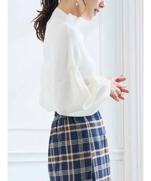 LUDIC PARK(ルディックパーク)の「マシュマロタッチボトルネックニットプルオーバー(ニット/セーター・レディース・オフホワイト/ブラック/ベージュ/イエロー/オリーブ・L/M)」の7枚目の写真