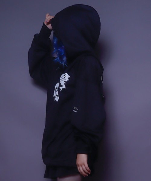 rovtski（ロフトスキー）の「AFYF PRINT PULL PARKA/ビッグシルエット プリントプルパーカー（パーカー・レディース・ホワイト系その他/ブラック系その他2/ホワイト系その他2/ブラック系その他・FREE）」の20枚目の写真