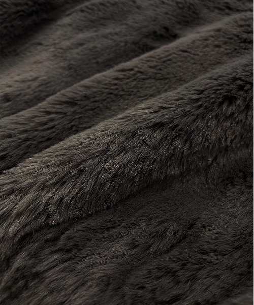 ad thie（アドティエ）の「スタンドカラー フェイクファーコート