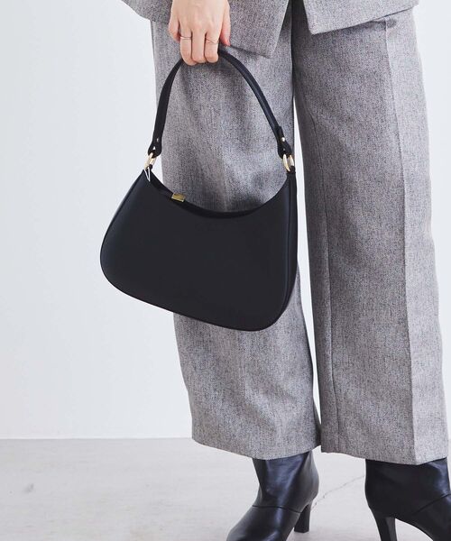 le.coeur blanc(ルクールブラン)の「《一部店舗/WEB限定》AULENTTIハーフムーンショルダー(ショルダーバッグ・レディース・ブラック/ボルドー・FREE)」の2枚目の写真