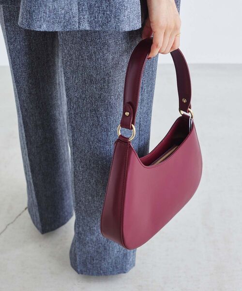 le.coeur blanc(ルクールブラン)の「《一部店舗/WEB限定》AULENTTIハーフムーンショルダー(ショルダーバッグ・レディース・ブラック/ボルドー・FREE)」の4枚目の写真