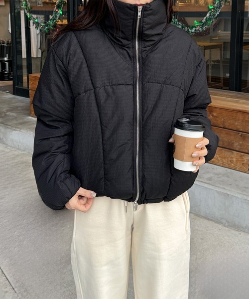 LE MORE（リモア）の「スタンドカラーダウンジャケット（ダウンジャケット/コート・レディース・ブラック/アイボリー・FREE）」の3枚目の写真