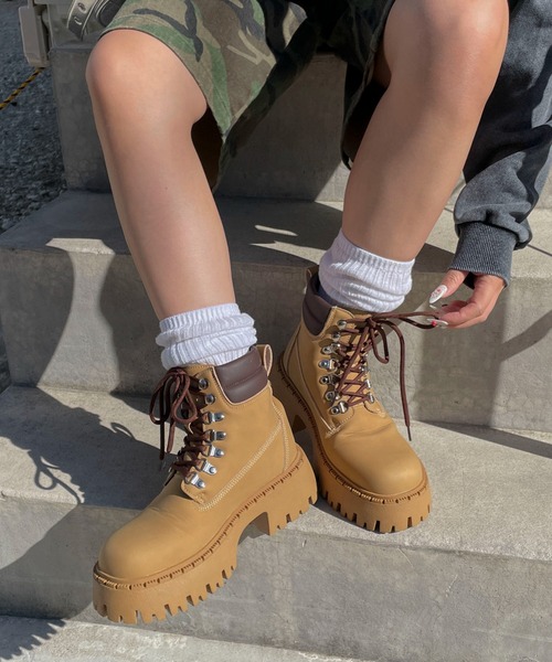 WEGO（ウィゴー）の「WEGO/厚底トレッキングブーツ（ブーツ・レディース・ブラック/キャメル・LARGE/MEDIUM/SMALL）」の3枚目の写真