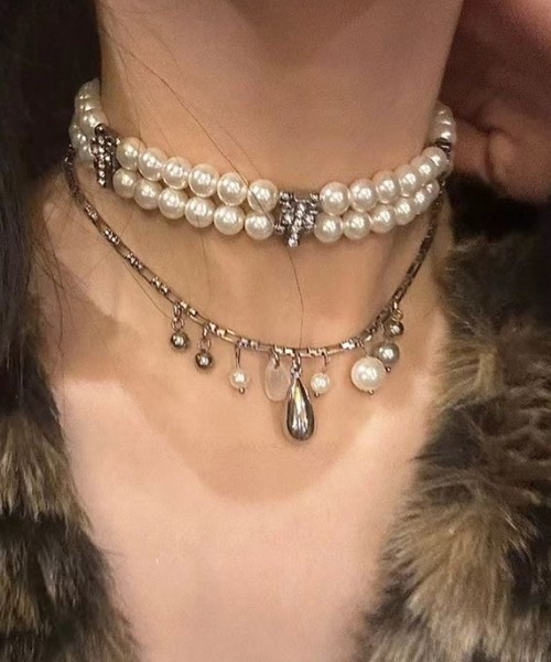 Achic（アシック）の「パールズビーズ鎖骨チェーン二重層ネックレス（ネックレス・レディース・シルバー/グレー・F）」の9枚目の写真
