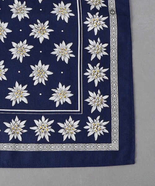 UNITED ARROWS(ユナイテッドアローズ)の「<GLARNER TUECHLI> Edelweiss/エーデルワイス ハンカチ(ハンカチ/ハンドタオル・メンズ・ダークグリーン/ブラック/ホワイト/ネイビー・FREE)」の6枚目の写真