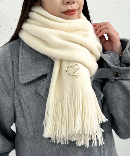 archives（アルシーヴ）の「ハートブローチ付きリバーシブルストール（マフラー・レディース・モカ/ブルーグレー/アイボリー・FREE）」の2枚目の写真