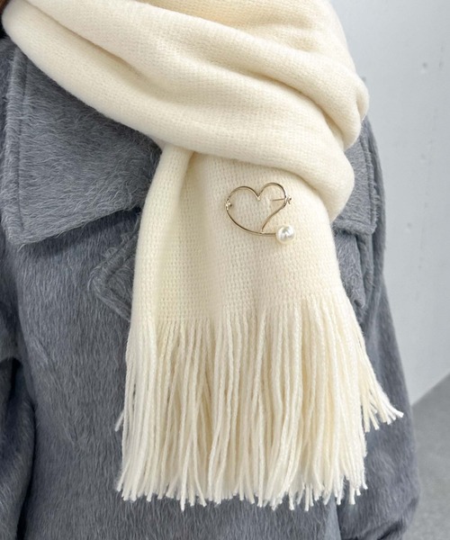 archives（アルシーヴ）の「ハートブローチ付きリバーシブルストール（マフラー・レディース・モカ/ブルーグレー/アイボリー・FREE）」の6枚目の写真