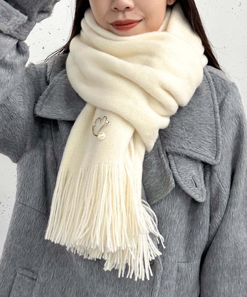 archives（アルシーヴ）の「ハートブローチ付きリバーシブルストール（マフラー・レディース・モカ/ブルーグレー/アイボリー・FREE）」の5枚目の写真