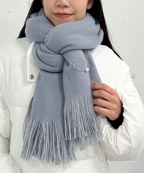 archives（アルシーヴ）の「ハートブローチ付きリバーシブルストール（マフラー・レディース・モカ/ブルーグレー/アイボリー・FREE）」の9枚目の写真