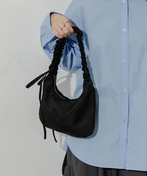 SMELLY（スメリー）の「ギャザーワンハンドルバッグ（ハンドバッグ・レディース・アイボリー/ブラック/レッド・-）」の22枚目の写真