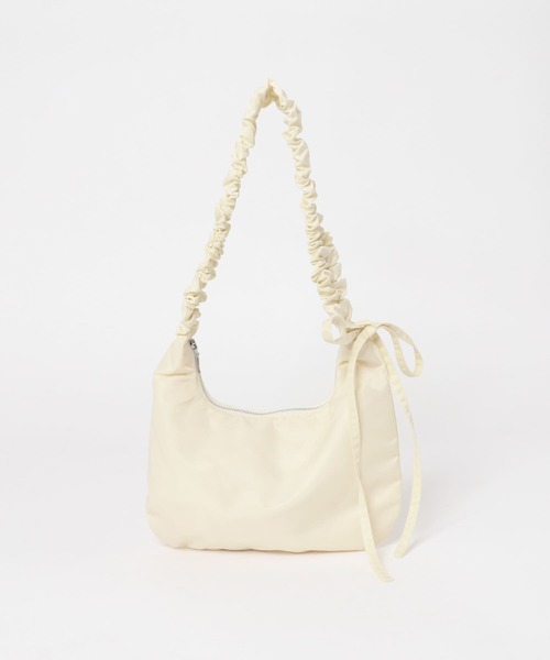 SMELLY（スメリー）の「ギャザーワンハンドルバッグ（ハンドバッグ・レディース・アイボリー/ブラック/レッド・-）」の9枚目の写真