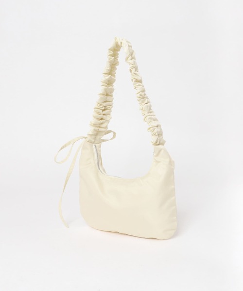 SMELLY（スメリー）の「ギャザーワンハンドルバッグ（ハンドバッグ・レディース・アイボリー/ブラック/レッド・-）」の10枚目の写真