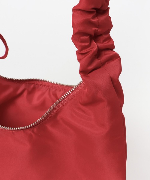 SMELLY（スメリー）の「ギャザーワンハンドルバッグ（ハンドバッグ・レディース・アイボリー/ブラック/レッド・-）」の14枚目の写真