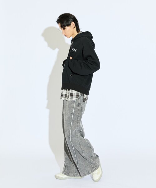 Lui's（ルイス）の「【Neucon/ニューコン】ロゴ刺繍ダブルZIPボリュームパーカー（パーカー・メンズ・グレー/ブラック・2/1）」の17枚目の写真