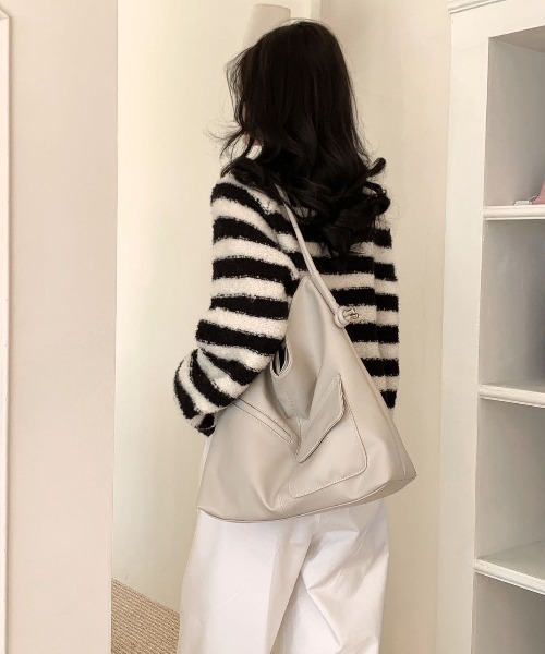 FINEnough(ファインナフ)の「アウトポケットショルダー&トートバッグ(ショルダーバッグ・レディース・ブラウン/ブラック/アイボリー・FREE)」の9枚目の写真