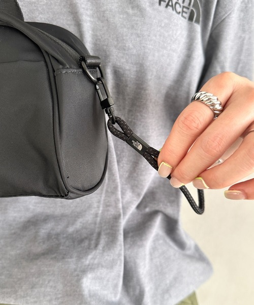 THE NORTH FACE(ザノースフェイス)の「国内未発売 THE NORTH FACE(ザ・ノースフェイス)/2WAY 軽量 ミニショルダー ハンドバッグ/BONNEY BOWLING BAG S(ショルダーバッグ・レディース・ブラック/クリーム/グレー/ピンク・FREE)」の6枚目の写真