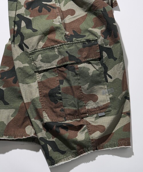 FREAK'S STORE（フリークスストア）の「NAUTICA/ノーティカ スーパーワイドカーブカーゴクロップドパンツ（カーゴパンツ・レディース・カモフラージュ/ブラック/オリーブ・ﾌﾘ-）」の8枚目の写真