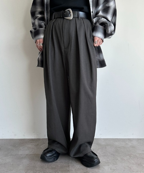 apres jour mignon（アプレジュールミニョン）の「【SETUP可能】ボリュームタックパンツ（スラックス・レディース・ネイビー/ブラック/チャコールグレー/グレー・SMALL/X-LARGE/MEDIUM）」の2枚目の写真