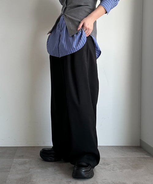 apres jour mignon（アプレジュールミニョン）の「【SETUP可能】ボリュームタックパンツ（スラックス・レディース・ネイビー/ブラック/チャコールグレー/グレー・SMALL/X-LARGE/MEDIUM）」の6枚目の写真