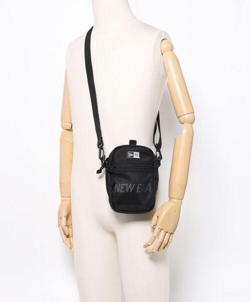 NEW ERA（ニューエラ）の「【NEW ERA/ニューエラ】SHOULDER POUCH（ショルダーバッグ・メンズ・ブラック/サンドベージュ/ブラック×ホワイト・FREE）」の6枚目の写真