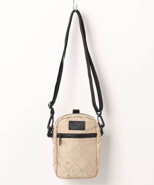 NEW ERA（ニューエラ）の「【NEW ERA/ニューエラ】SHOULDER POUCH（ショルダーバッグ・メンズ・ブラック/サンドベージュ/ブラック×ホワイト・FREE）」の16枚目の写真