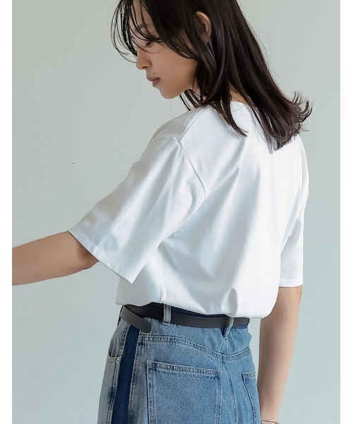 Re:EDIT（リエディ）の「[華奢見えが叶う][UVカット][接触冷感][紫外線対策]チェーン刺繍ロゴTシャツ（Tシャツ/カットソー・レディース・ブラック/ホワイト/ホワイト系その他・MEDIUM/LARGE）」の7枚目の写真