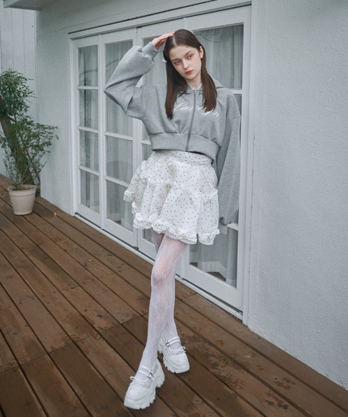 Lovilyn(ラヴィリン)の「バブみフードレースレタリングパーカー(パーカー・レディース・グレー/ホワイト・ロング/ショート)」の4枚目の写真