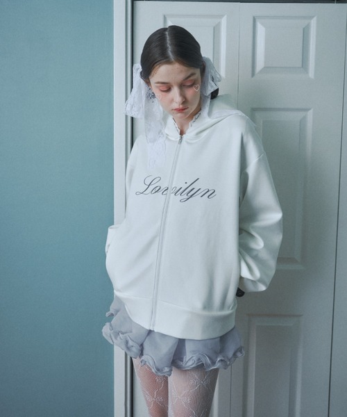 Lovilyn(ラヴィリン)の「バブみフードレースレタリングパーカー(パーカー・レディース・グレー/ホワイト・ロング/ショート)」の9枚目の写真