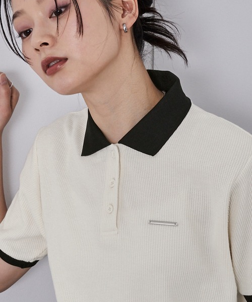 nui nullu(ヌイヌル)の「【nui nullu】メタルプレートリンガークロップドワッフルポロシャツ(ポロシャツ・レディース・ネイビー/オフホワイト/ブラック/サックスブルー/ワイン・FREE)」の2枚目の写真