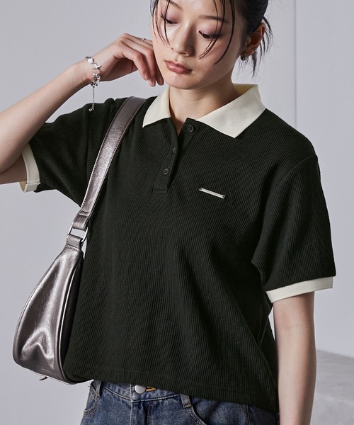 nui nullu(ヌイヌル)の「【nui nullu】メタルプレートリンガークロップドワッフルポロシャツ(ポロシャツ・レディース・ネイビー/オフホワイト/ブラック/サックスブルー/ワイン・FREE)」の3枚目の写真