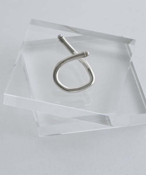 Yuki Yoshioka（ユーキヨシオカ）の「Double Finger Ring（リング・レディース・シルバー・ONE SIZE）」の4枚目の写真