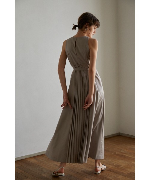 Estella.K(エステラケー)の「Emilia Pleated Dress タックプリーツタンクロングドレス(ワンピース・レディース・ベージュ/グレー・FREE)」の12枚目の写真