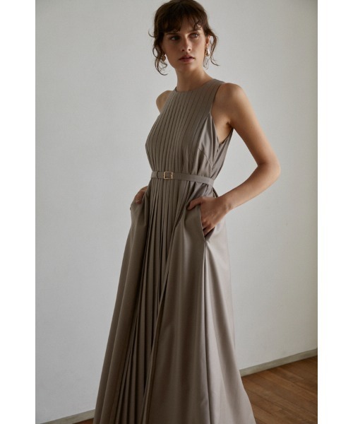 Estella.K(エステラケー)の「Emilia Pleated Dress タックプリーツタンクロングドレス(ワンピース・レディース・ベージュ/グレー・FREE)」の14枚目の写真
