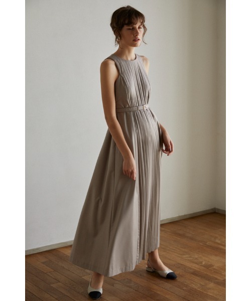 Estella.K(エステラケー)の「Emilia Pleated Dress タックプリーツタンクロングドレス(ワンピース・レディース・ベージュ/グレー・FREE)」の10枚目の写真