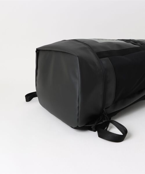NEW ERA(ニューエラ)の「NEW ERA/ニューエラ TPU Box Pack L 46L(バックパック/リュック・メンズ・ブラック系その他2/ブラック系その他/その他1・FREE)」の4枚目の写真