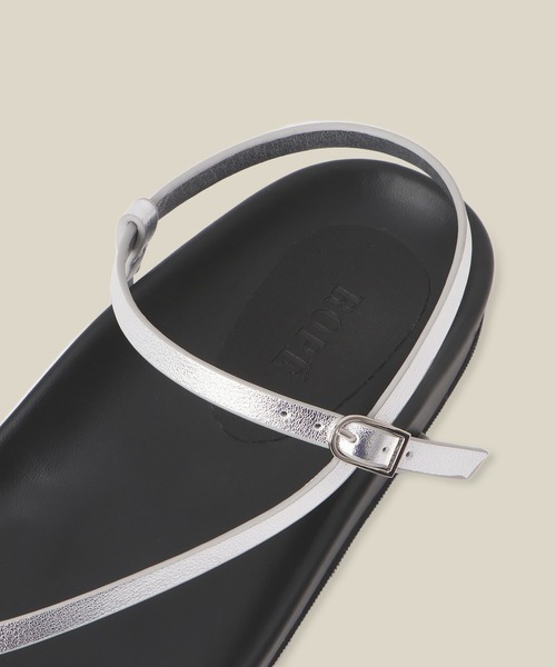 ROPE'(ロペ)の「スプリットレザーナローベルトサンダル(サンダル・レディース・シルバー/ブラック・38/37/36)」の6枚目の写真