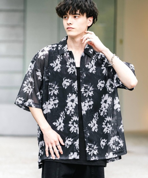 Rocky Monroe(ロッキーモンロー)の「オーバーサイズ チェック柄 フラワー柄 総柄プリント半袖レギュラーカラーメッシュシャツ(シャツ/ブラウス・メンズ・ブルー/ホワイト系/ブラック系/ブラック/ホワイト・M/L/XL)」の1枚目の写真