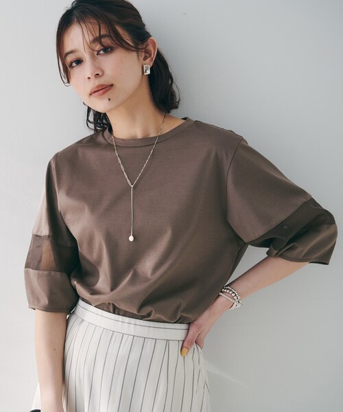 UNTITLED（アンタイトル）の「【二の腕カバー/接触冷感】袖オーガンジープルオーバー（Tシャツ/カットソー・レディース・オフホワイト/ブラック/ブラウン系その他・02/48/50/00/44/04）」の3枚目の写真