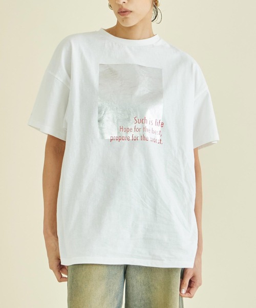Settimissimo(セッティミッシモ)の「メタリック箔プリント×カラーロゴ オーバーサイズ Tシャツ(Tシャツ/カットソー・レディース・グリーン/レッド・FREE)」の2枚目の写真