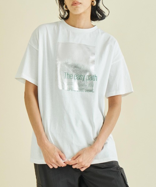 Settimissimo(セッティミッシモ)の「メタリック箔プリント×カラーロゴ オーバーサイズ Tシャツ(Tシャツ/カットソー・レディース・グリーン/レッド・FREE)」の1枚目の写真