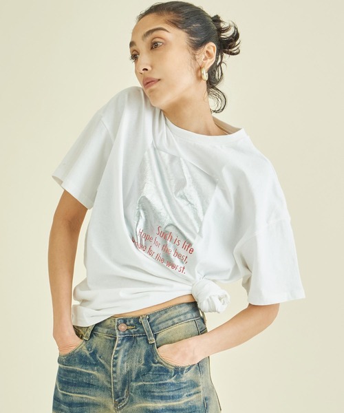 Settimissimo(セッティミッシモ)の「メタリック箔プリント×カラーロゴ オーバーサイズ Tシャツ(Tシャツ/カットソー・レディース・グリーン/レッド・FREE)」の3枚目の写真