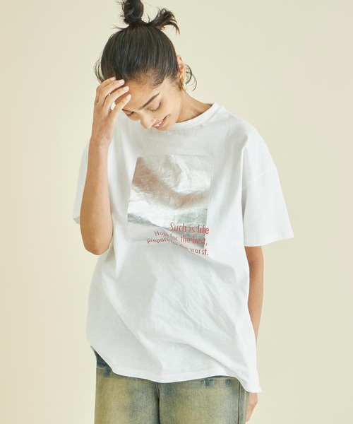 Settimissimo(セッティミッシモ)の「メタリック箔プリント×カラーロゴ オーバーサイズ Tシャツ(Tシャツ/カットソー・レディース・グリーン/レッド・FREE)」の22枚目の写真