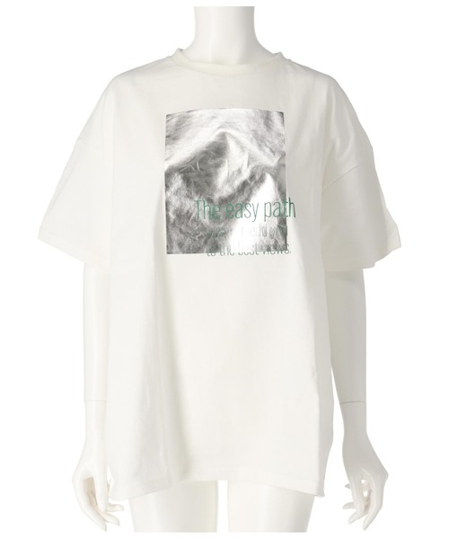 Settimissimo(セッティミッシモ)の「メタリック箔プリント×カラーロゴ オーバーサイズ Tシャツ(Tシャツ/カットソー・レディース・グリーン/レッド・FREE)」の11枚目の写真