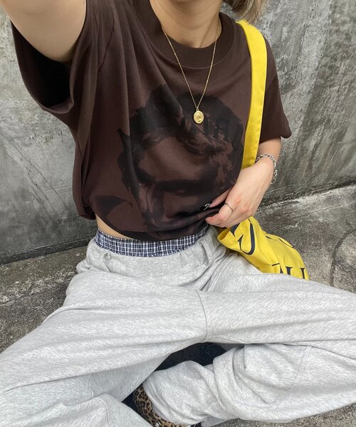 Sourcream（サワークリーム）の「【Sourcream】偉人TEE（Tシャツ/カットソー・レディース・ホワイト/グレー/ブラウン/ネイビー/チャコールグレー・LARGE/MEDIUM/SMALL）」の4枚目の写真