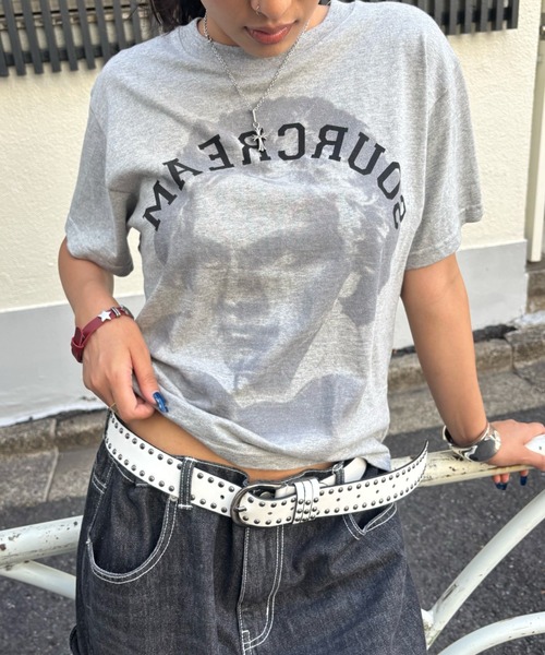 Sourcream（サワークリーム）の「【Sourcream】偉人TEE（Tシャツ/カットソー・レディース・ホワイト/グレー/ブラウン/ネイビー/チャコールグレー・LARGE/MEDIUM/SMALL）」の3枚目の写真